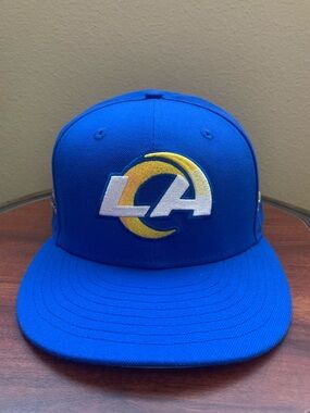 New Era LA Rams Super Bowl 56 Champions Fitted Hat Size 7 3/4. Good Condition.